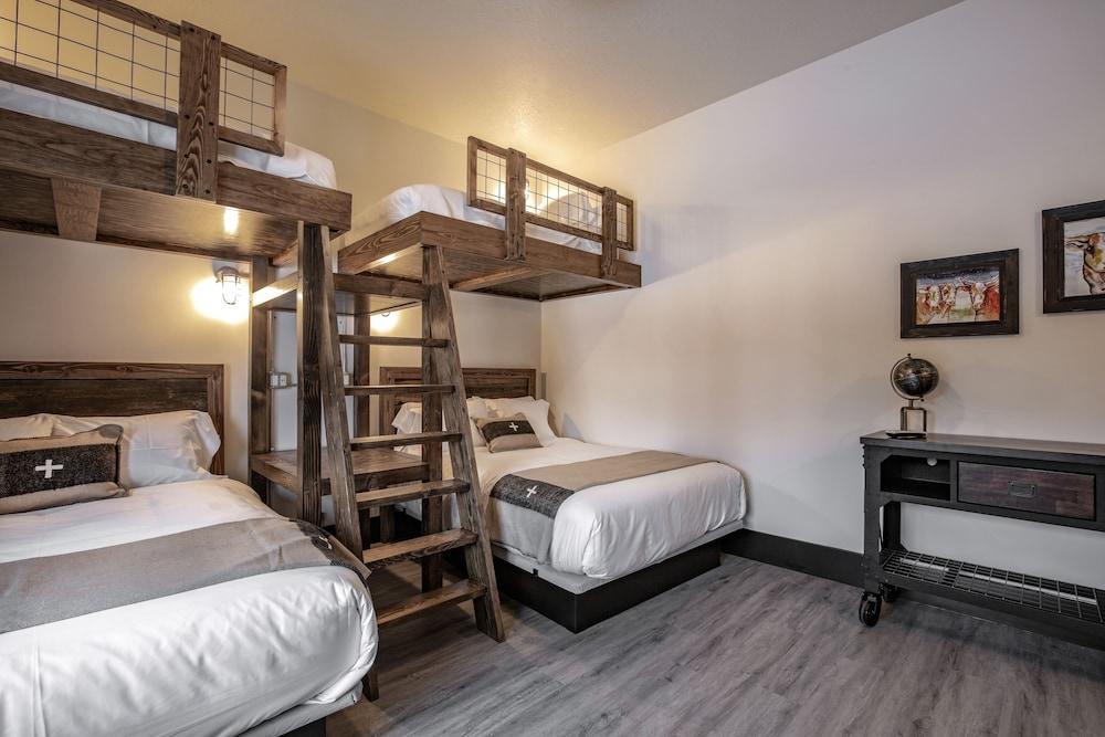 Compass Rose Lodge photo 14