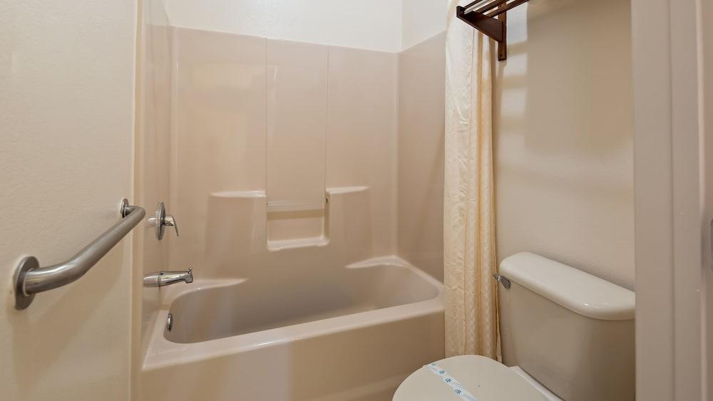 SureStay Hotel By Best Western Mission photo 3
