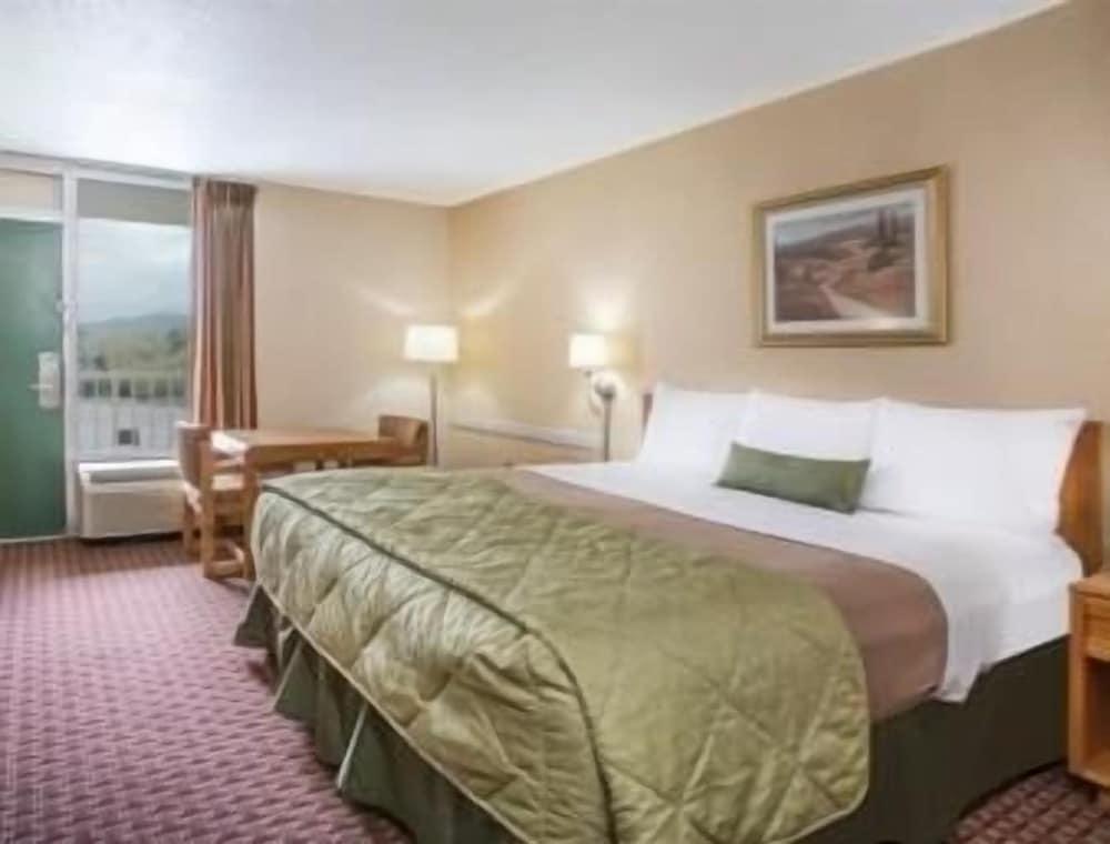 Ramada by Wyndham Wytheville photo 20