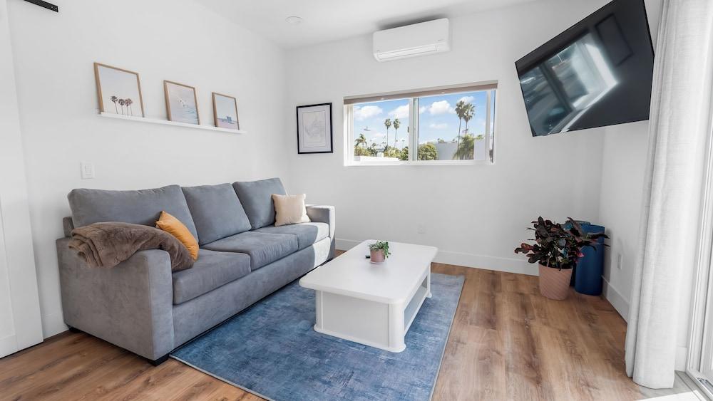 Rise Suites Oceanside photo 18