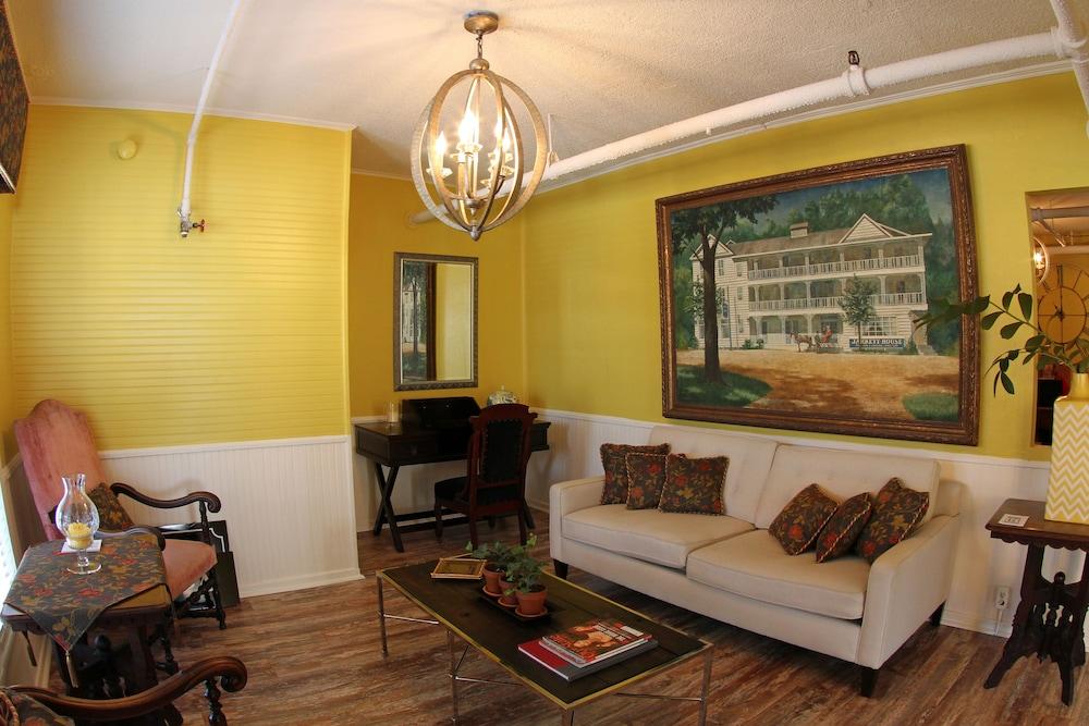Jarrett House photo 2