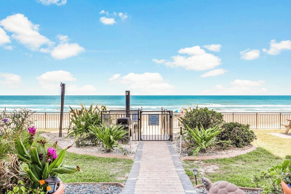 Oceanside Inn Studios by Brightwild photo 28