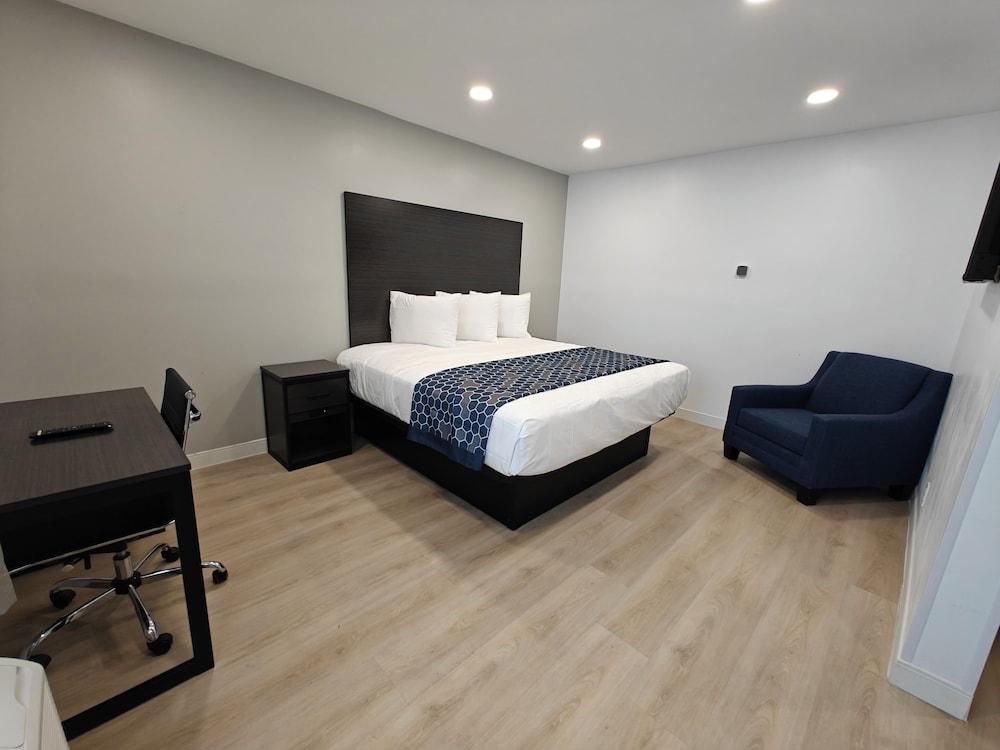 Casa Blanca Inn and Suites photo 7