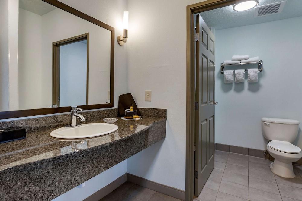 Best Western Plus Gallup Inn & Suites photo 19