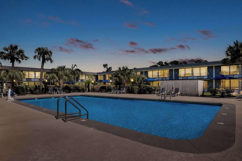 Suburban Studios Slidell I-10 photo 25