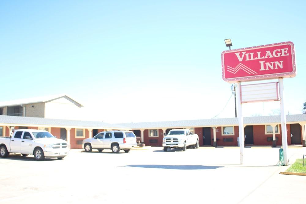 Village Inn Cotulla photo 2