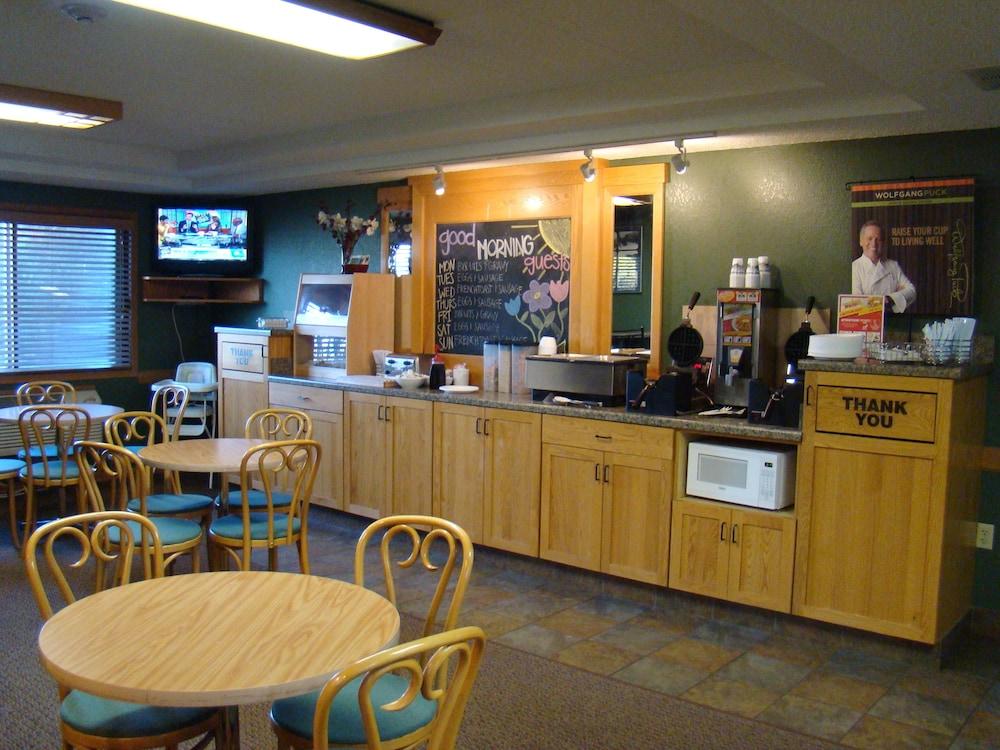 Boarders Inn & Suites by Cobblestone Hotels - Faribault photo 7