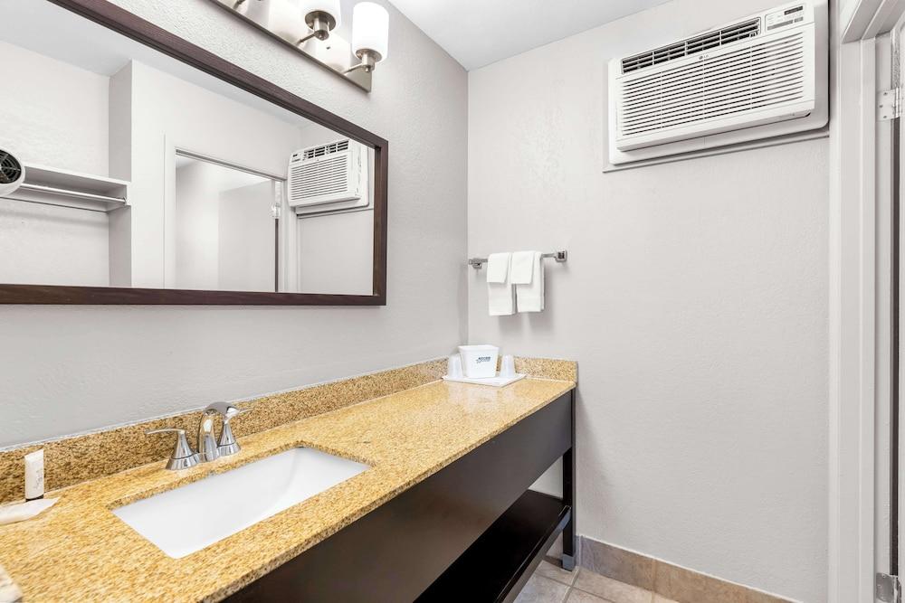 Americas Best Value Inn Yakima photo 27