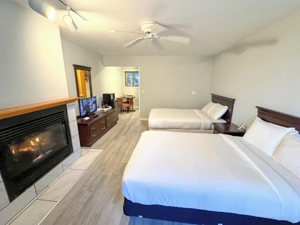 Lake Bluff Inn and Suites photo 17