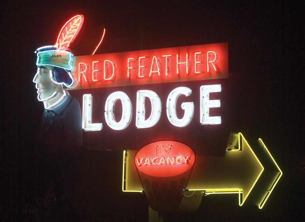Red Feather Lodge photo 2