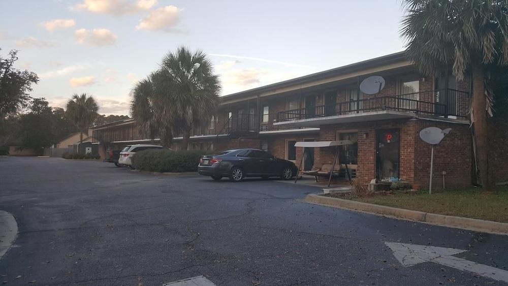 Palmetto Inn photo 8