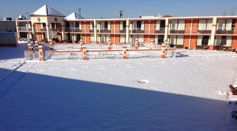 OYO Hotel Greensboro East I 40 photo 17