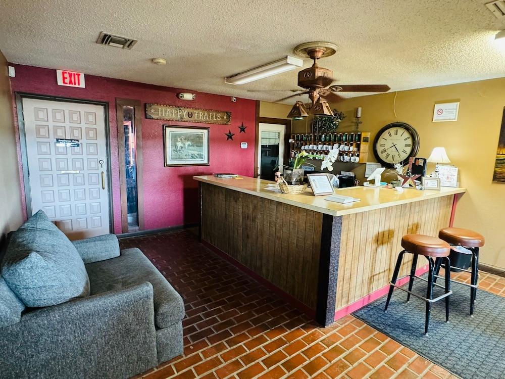 Four Horsemen Hotel photo 2
