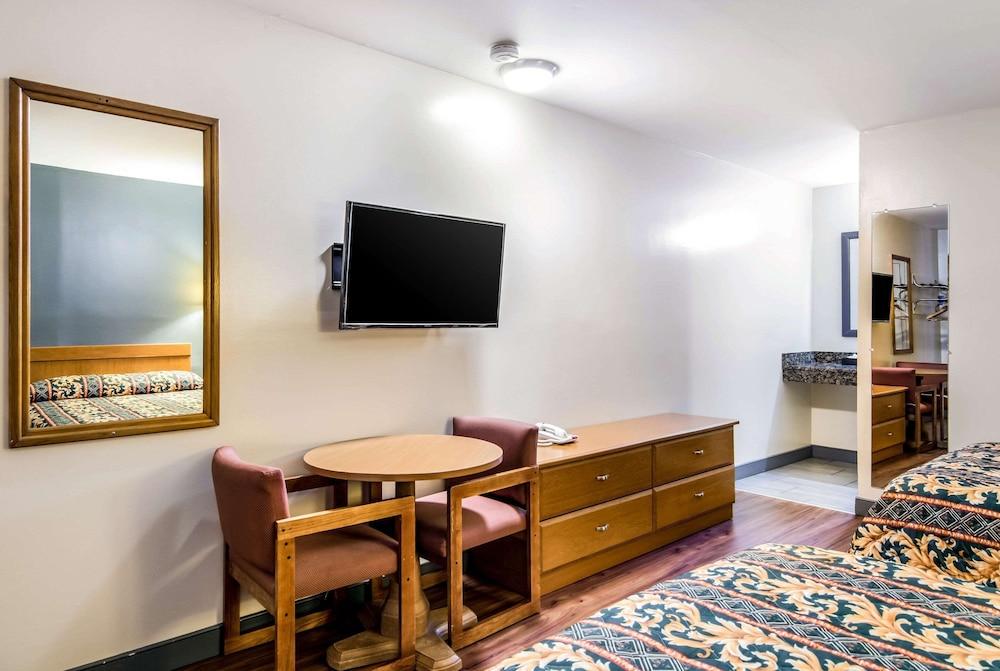 Rodeway Inn Richmond South photo 20