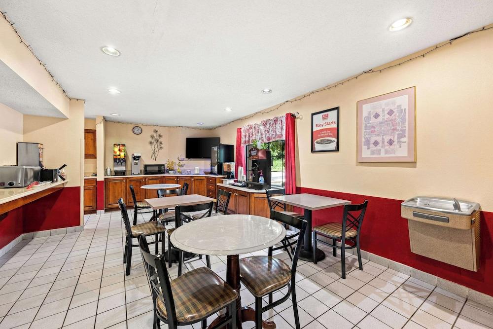 Econo Lodge London North photo 36