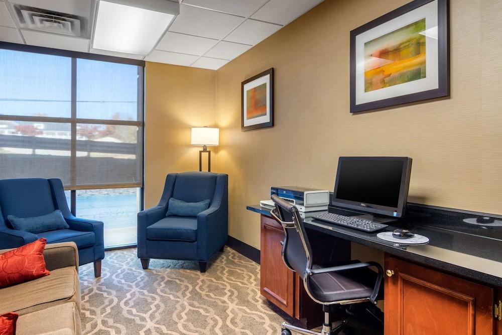 Comfort Inn & Suites LaGrange East photo 8