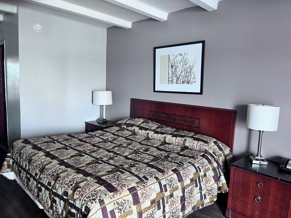 expressway inn photo 4