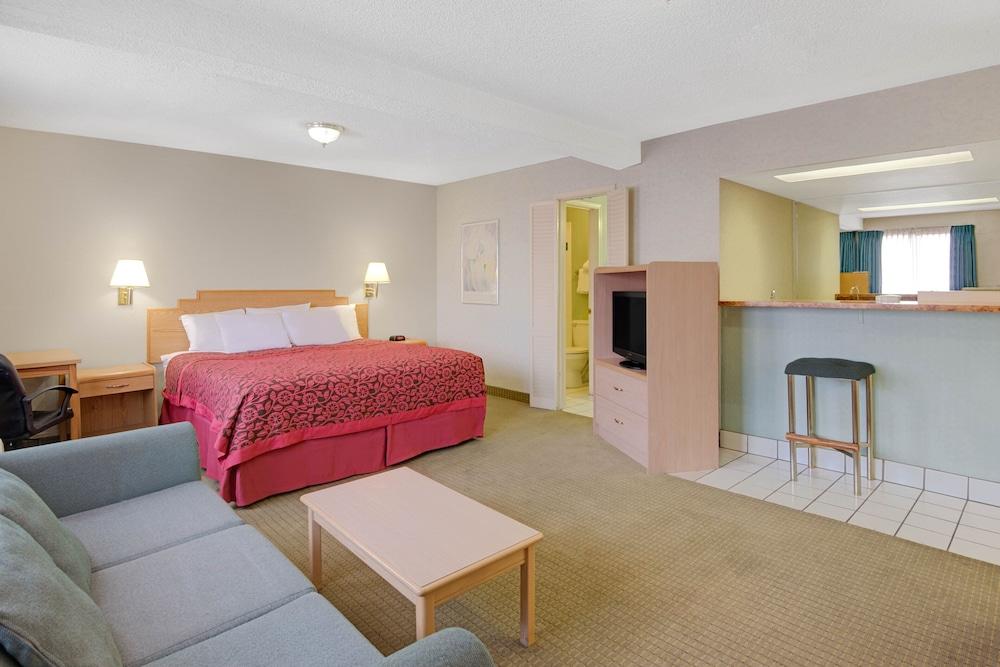 Tree Inn & Suites Albuquerque. photo 4