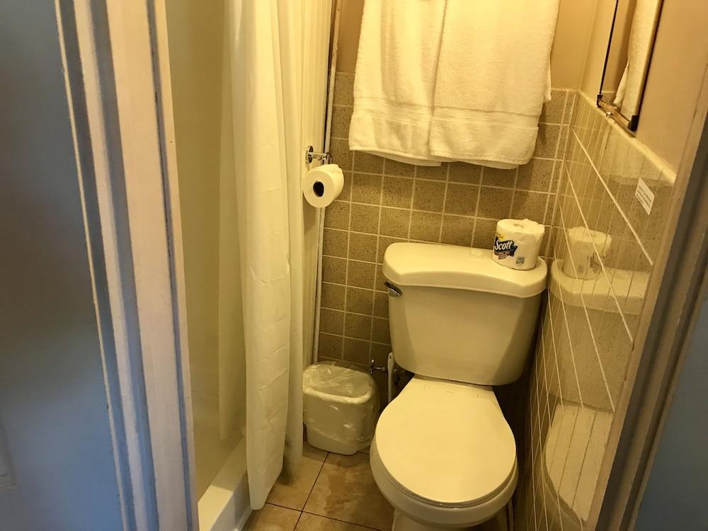 Chamber Lane Motel photo 44