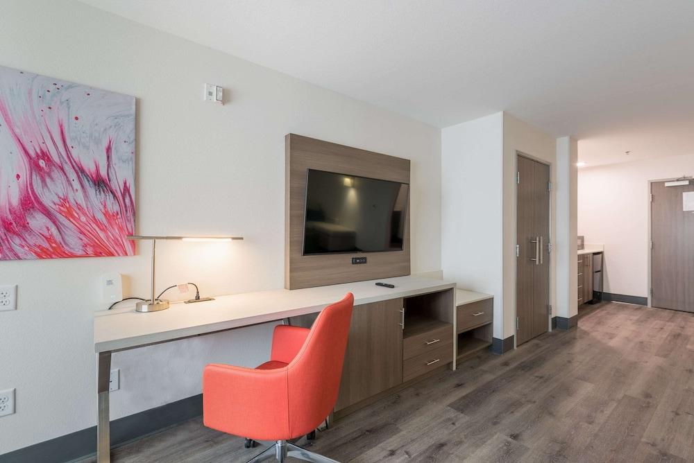 Comfort Suites Colorado Springs East -Medical Center Area photo 43