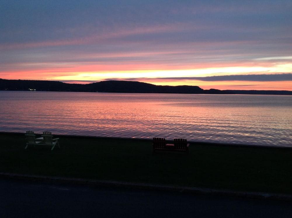 Sunset Motel On The Bay photo 5
