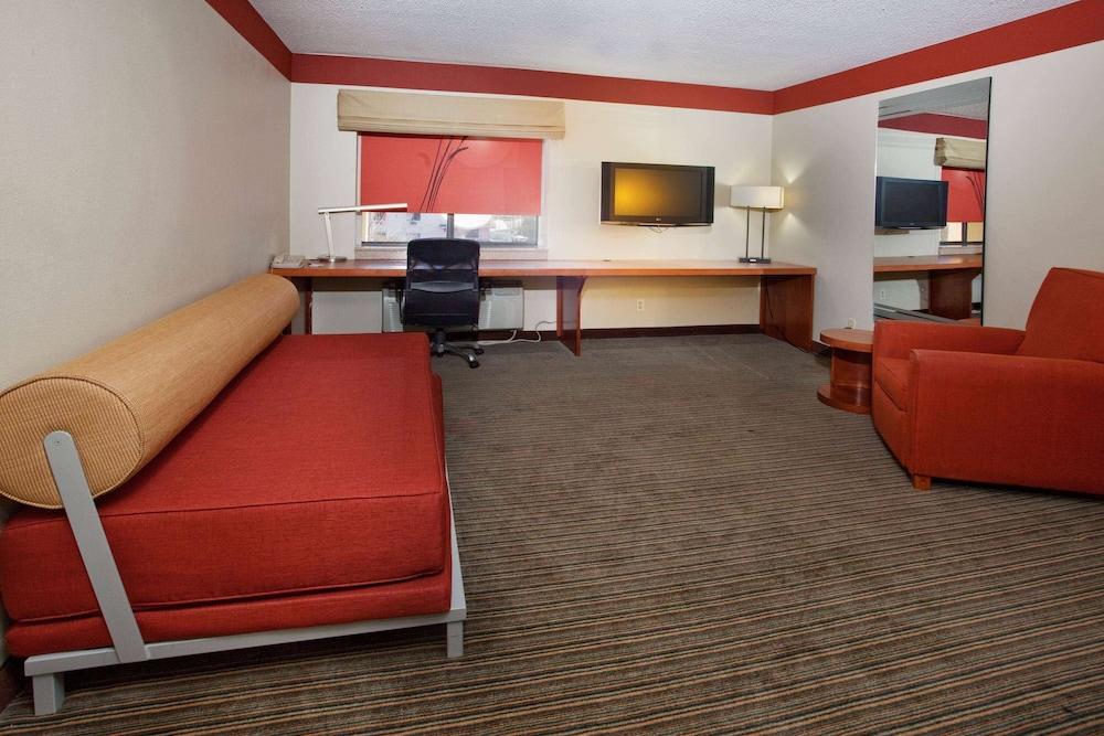 Travelodge by Wyndham Columbus State University photo 9