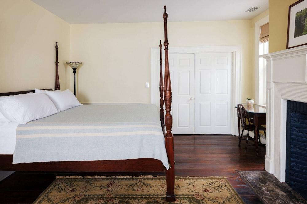 Elmrock Inn photo 12