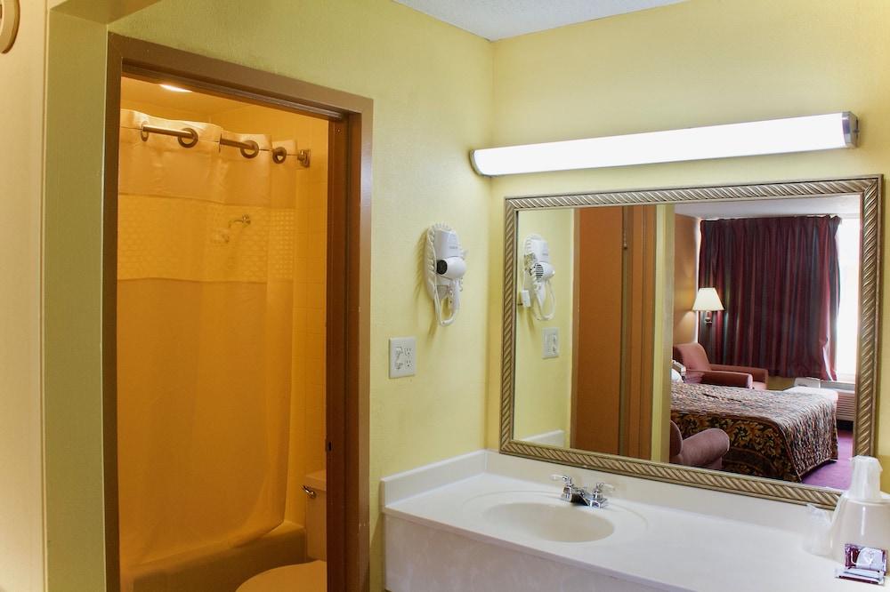 Rodeway Inn Monroe photo 37