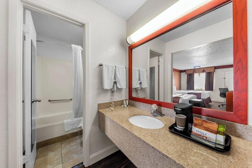 Scottish Inn Decatur photo 10