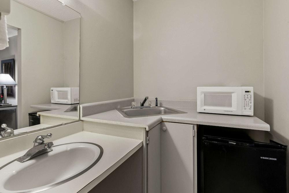 Econo Lodge Clemson - University Area photo 41