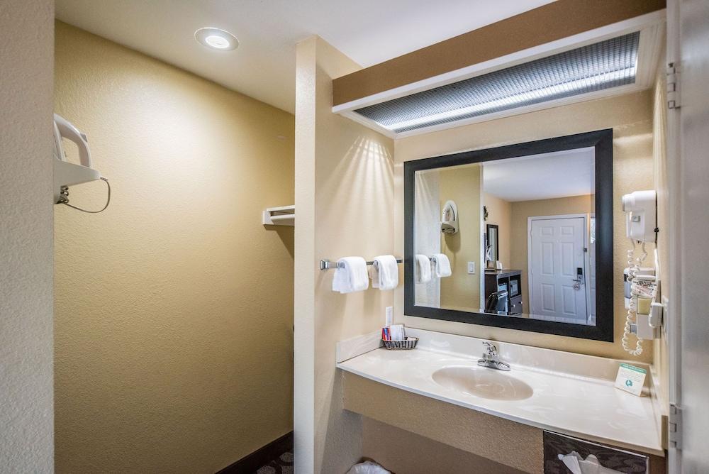 Relax Inn & Suites photo 31