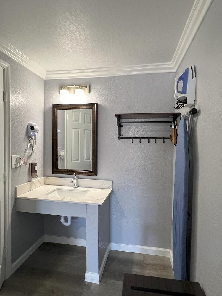 Sea Garden Inn photo 14