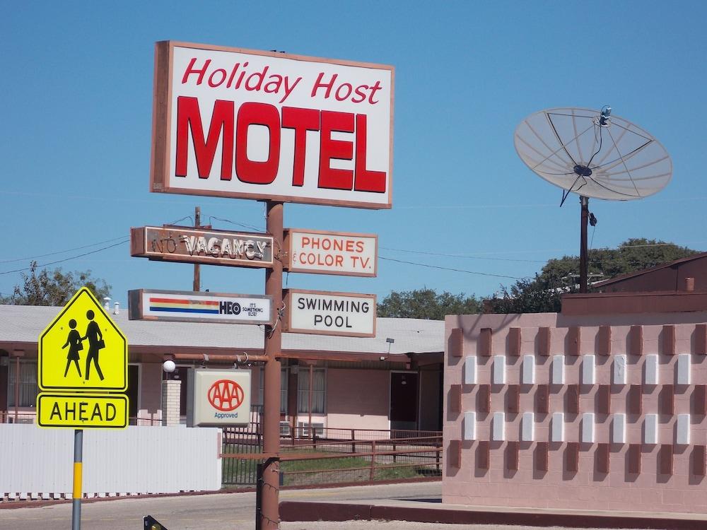 Holiday Host Motel photo 1
