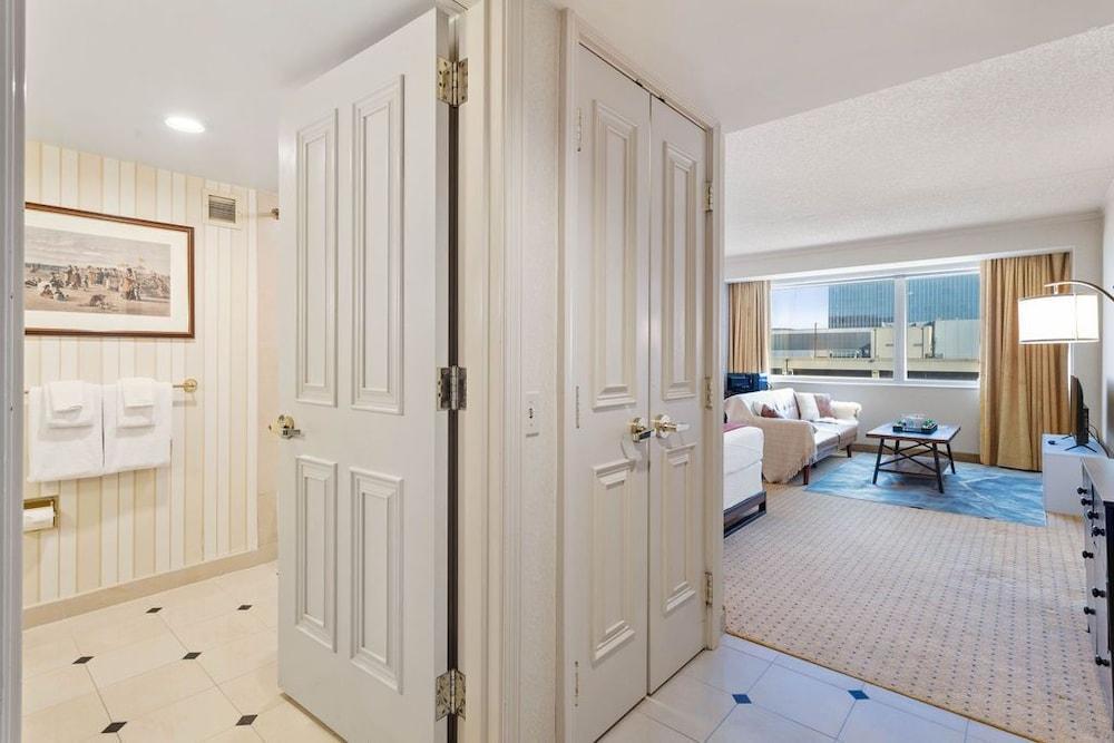 CozySuites at Showboat photo 14