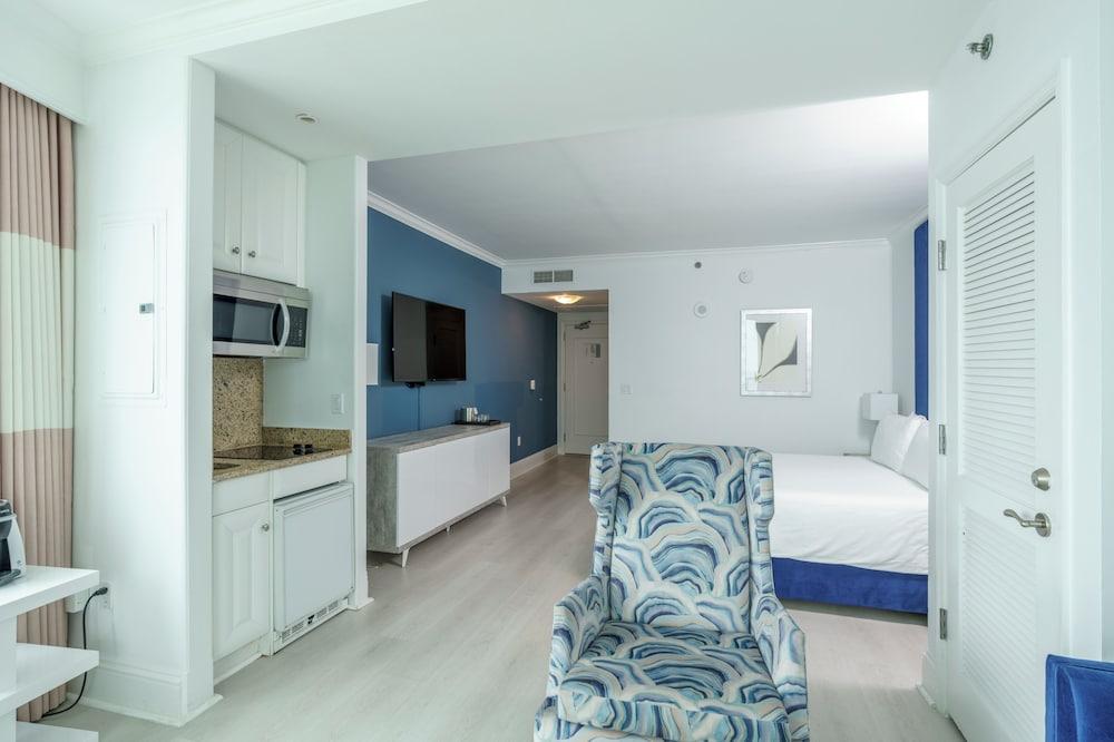 Residences at Fontainebleau Miami photo 11