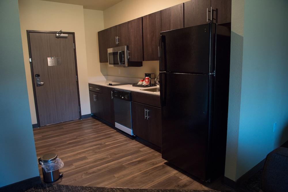 Cobblestone Inn & Suites - Forest City photo 9
