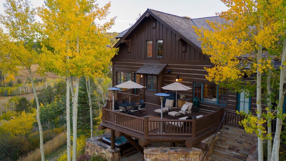 Snowberry by Elevation Accommodations photo 22