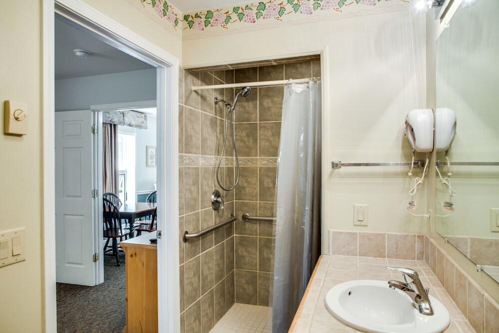 Boxwood Lodge photo 39