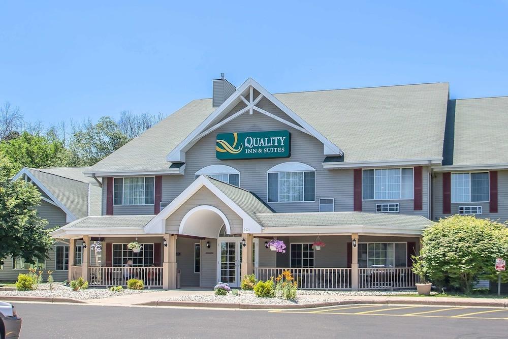 Quality Inn & Suites East Troy I-43 photo 1