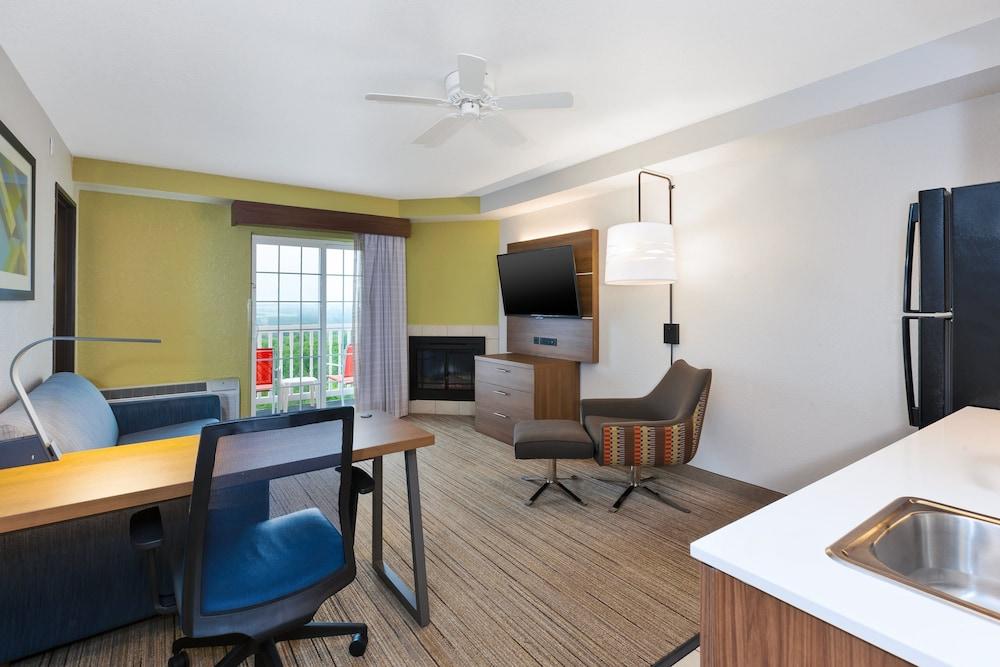 Holiday Inn Express & Suites Petoskey by IHG photo 16
