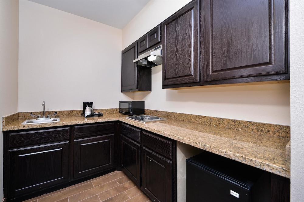 Americas Best Value Inn & Suites Cuero photo 23