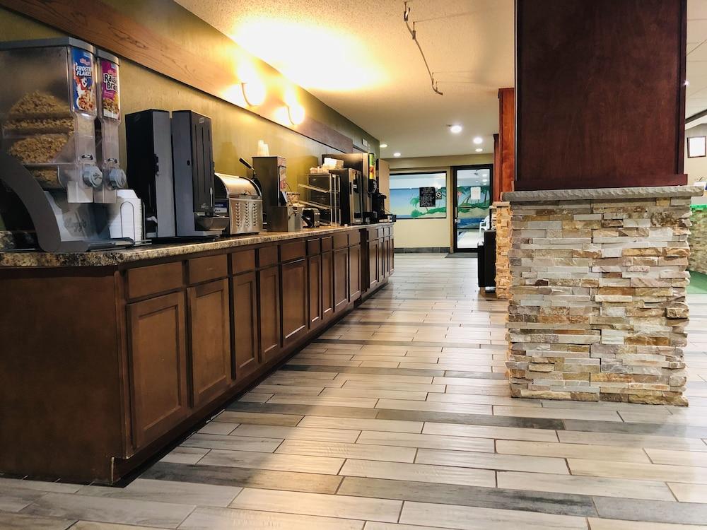 AmericInn by Wyndham Columbus Wisconsin photo 17