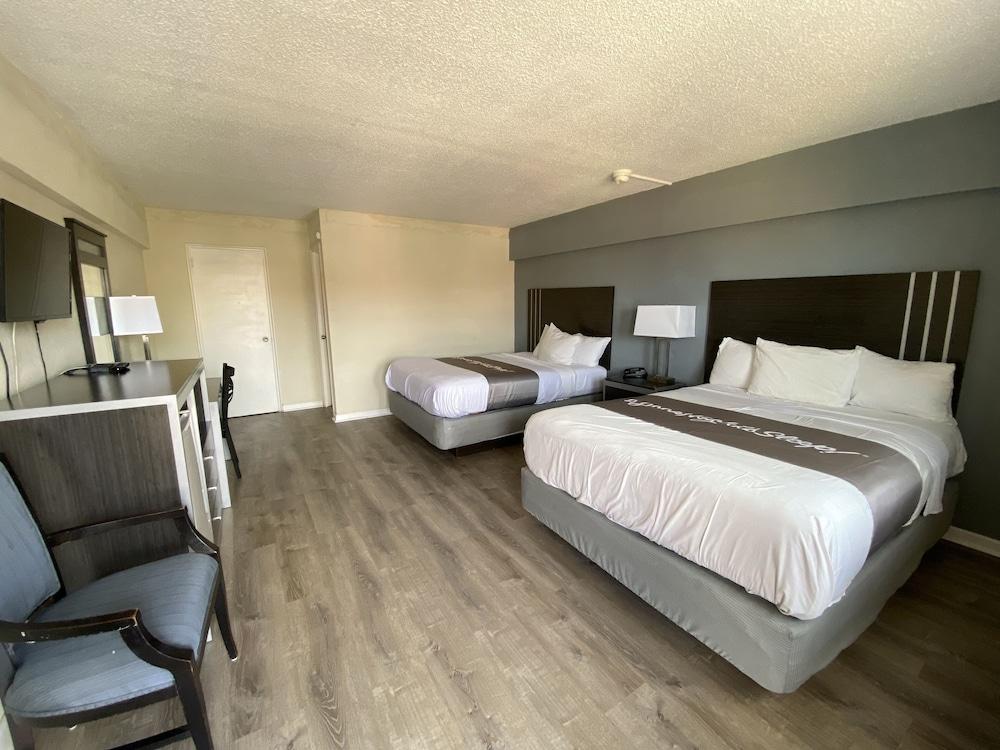 Red Carpet Inn & Suites photo 41