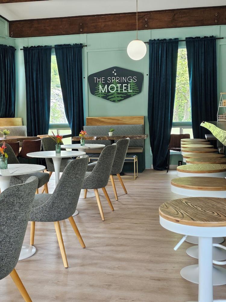 The Springs Motel photo 37