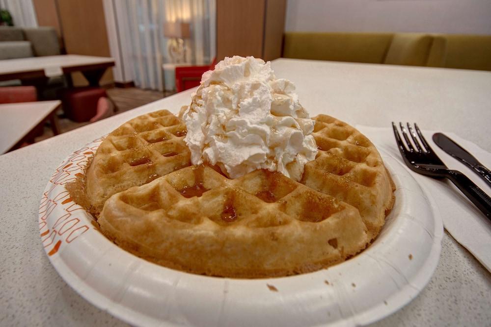 Hampton Inn & Suites Ontario Rancho Cucamonga photo 40