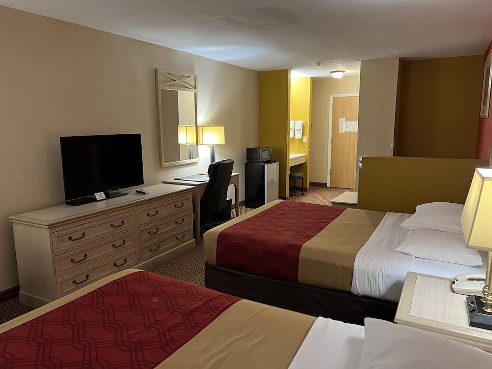 Econo Lodge Inn & Suites Walnut photo 25