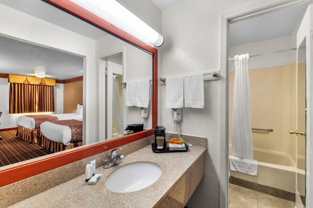 Scottish Inn Decatur photo 11