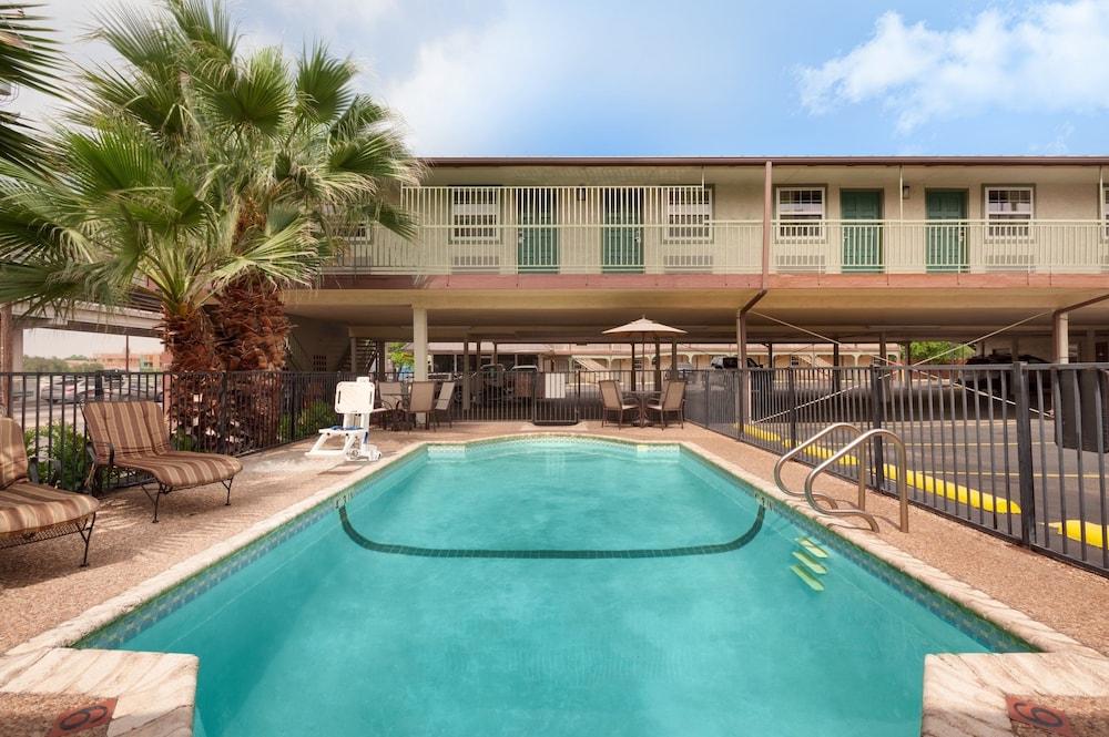 Days Inn by Wyndham Austin/University/Downtown photo 6