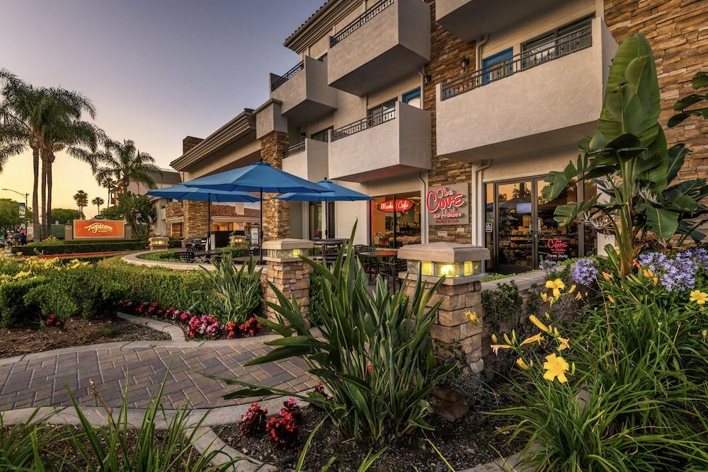 Tropicana Inn and Suites photo 1