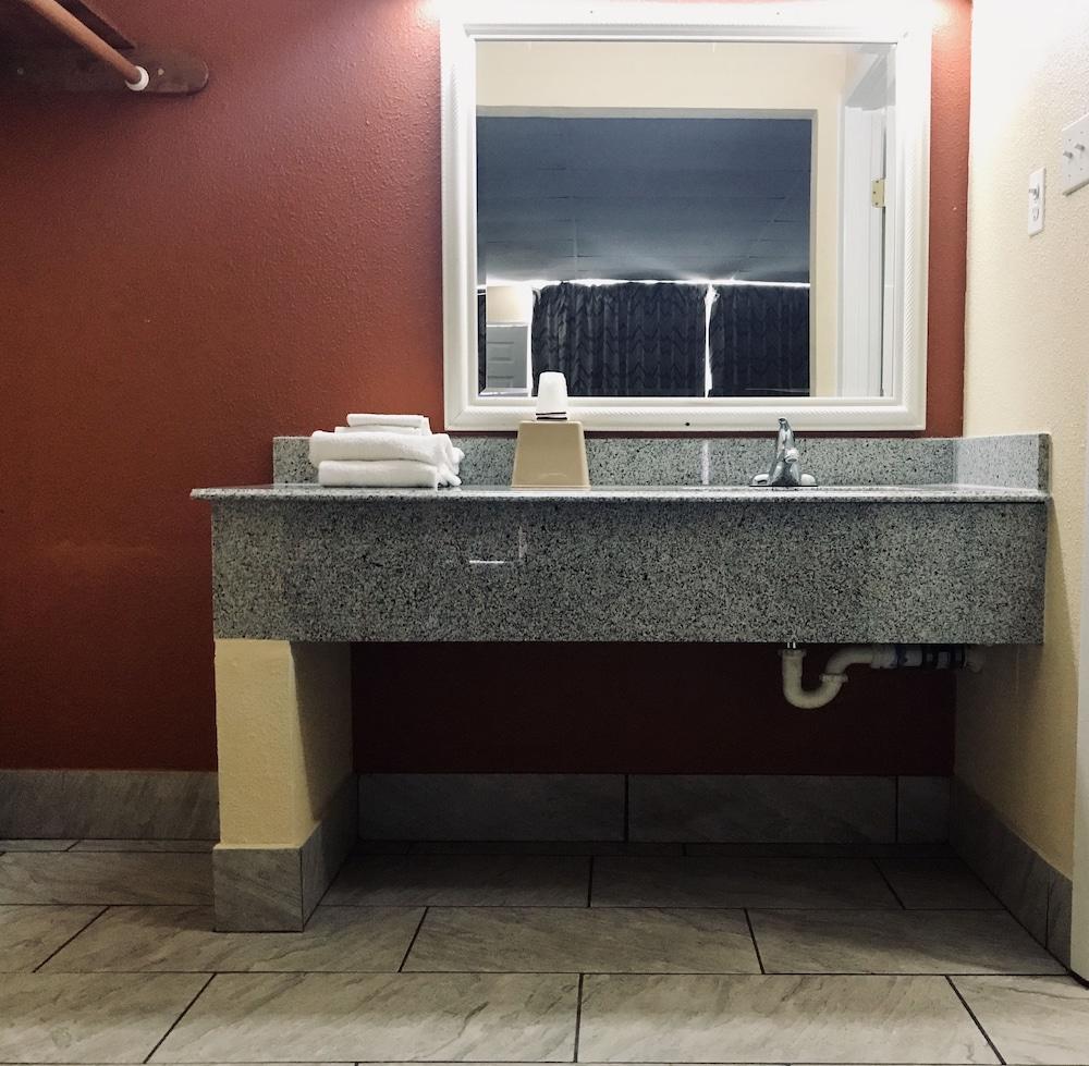 Executive Inn photo 32
